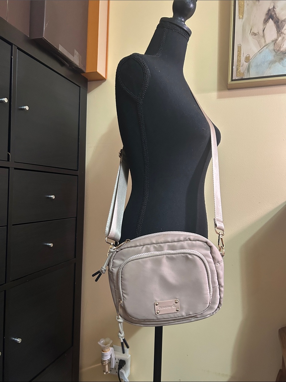Bearpaw Taupe Nylon Camera Crossbody Bag - EUC